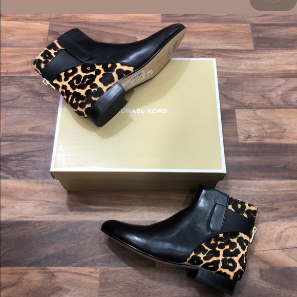 NWT Michael Kors boots - Picture 2 of 2